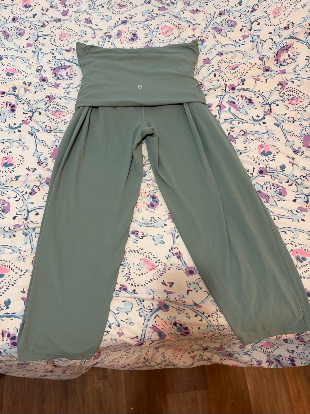 Lululemon Align Super High Rise Ribbed Waist Cropped Joggers